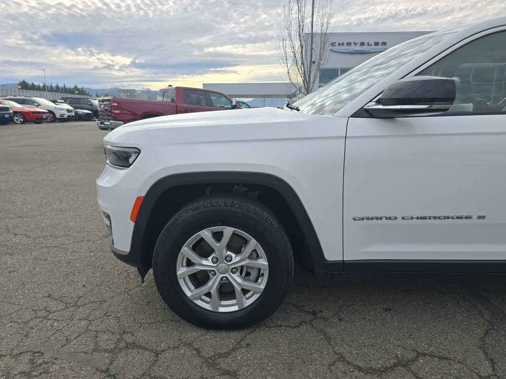 Thumbnail: 2023 Jeep Grand Cherokee - 19