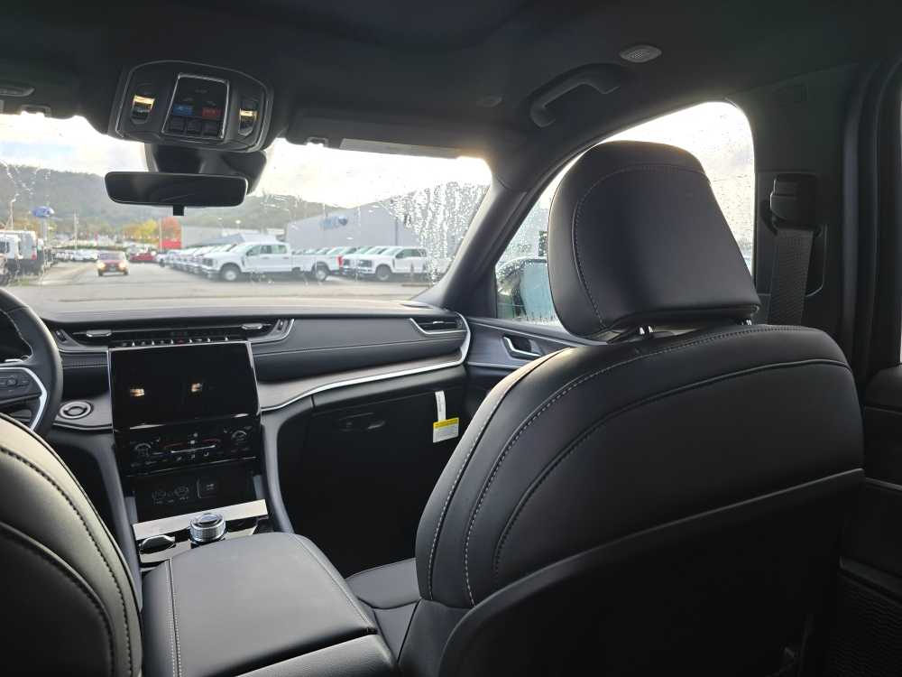 Thumbnail: 2025 Jeep Grand Cherokee L - 14