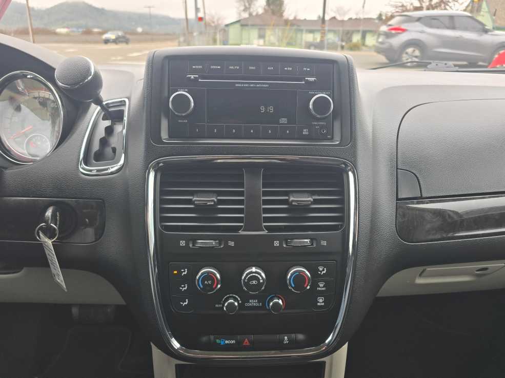 Thumbnail: 2016 Dodge Grand Caravan - 12