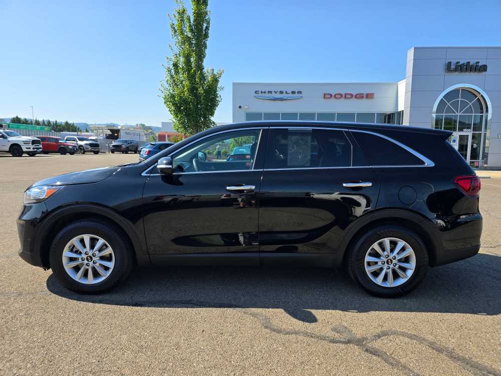Used 2020 Kia Sorento L with VIN 5XYPG4A38LG698236 for sale in Roseburg, OR