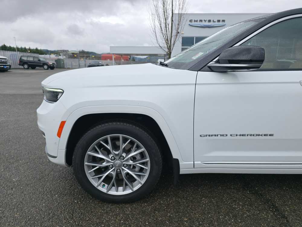 Thumbnail: 2022 Jeep Grand Cherokee - 18