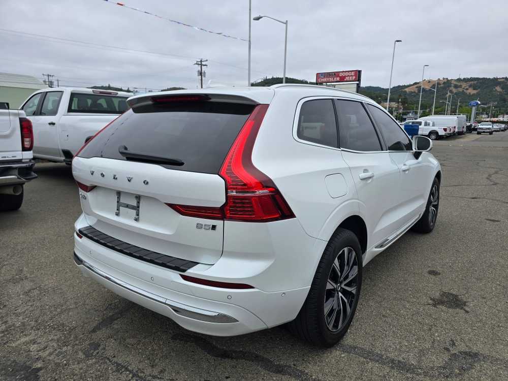 Thumbnail: 2023 Volvo XC60 - 3