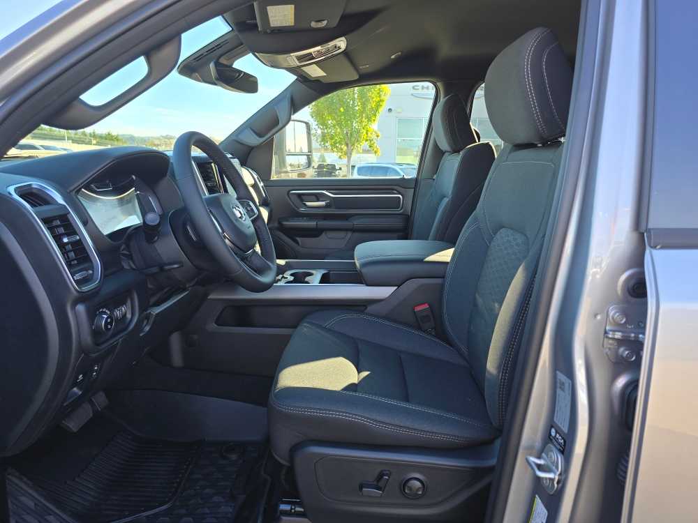 Thumbnail: 2026 RAM 1500 - 9