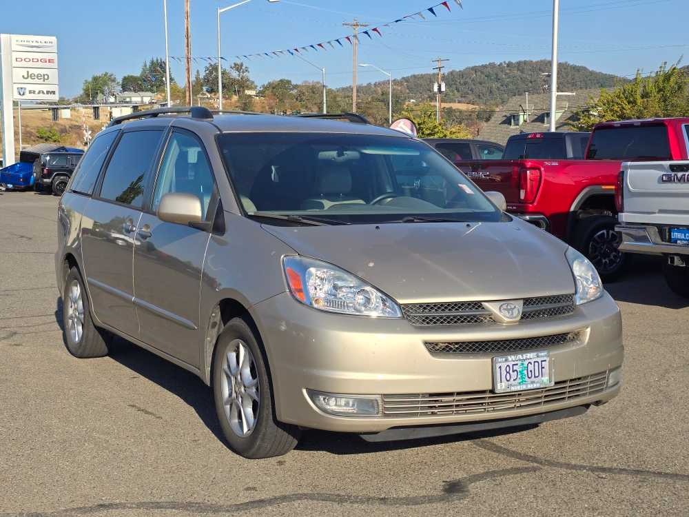 Thumbnail: 2004 Toyota Sienna - 4
