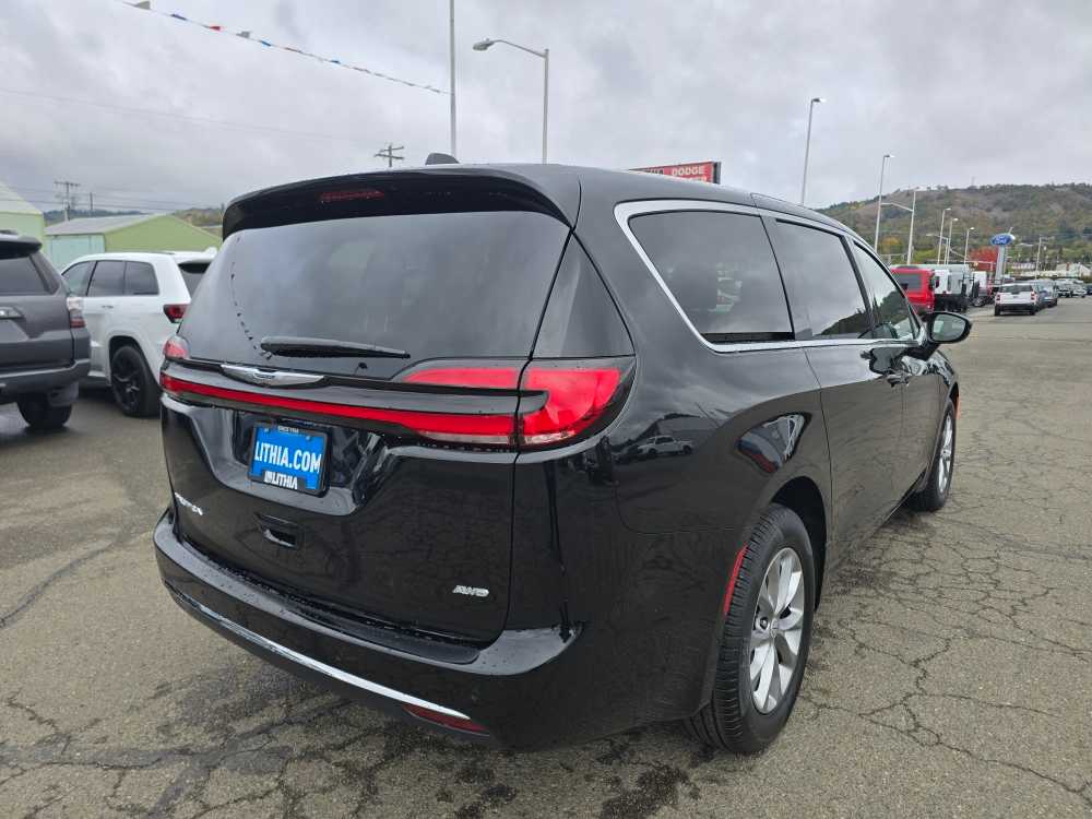 Thumbnail: 2026 Chrysler Pacifica - 5