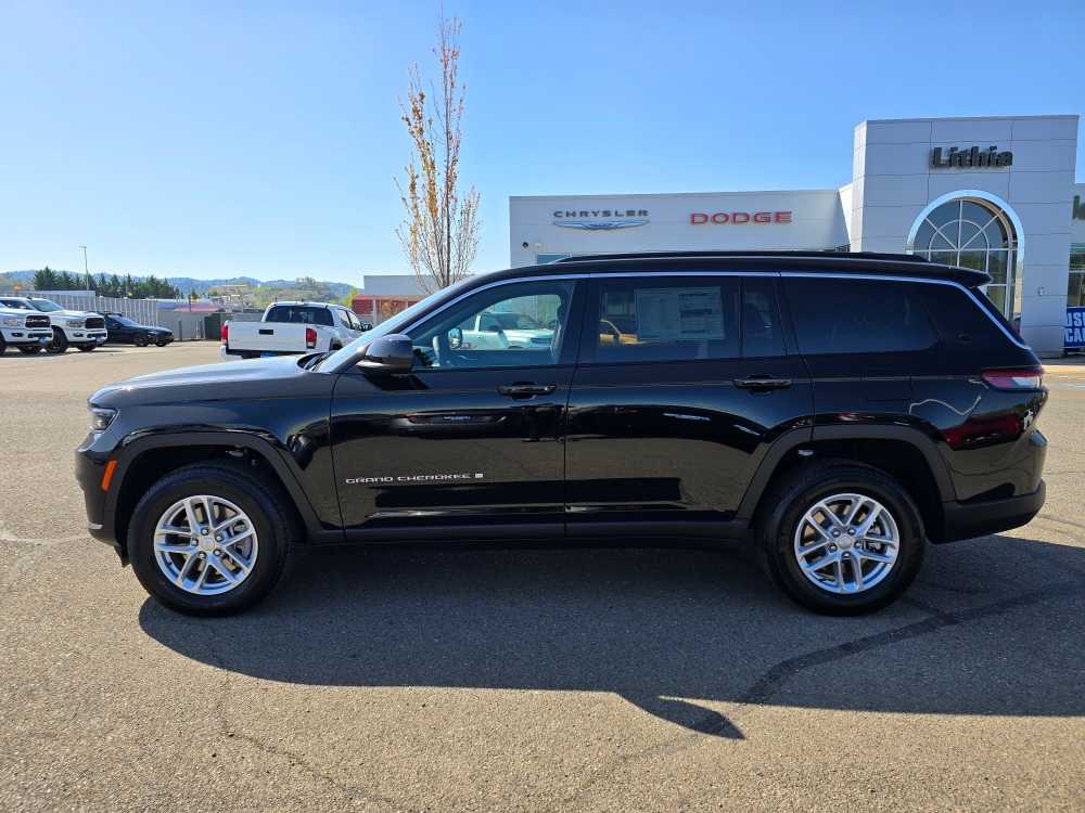 2025 Jeep Grand Cherokee Laredo X photo 2