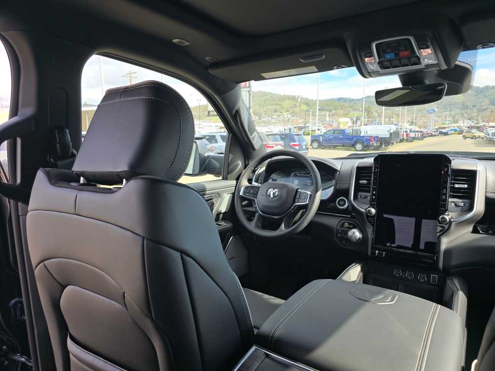 Thumbnail: 2026 RAM 1500 - 10