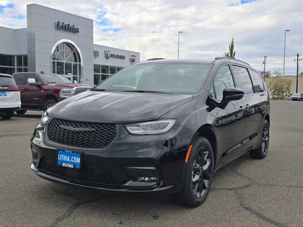 New 2026 Chrysler Pacifica Limited Passenger Van