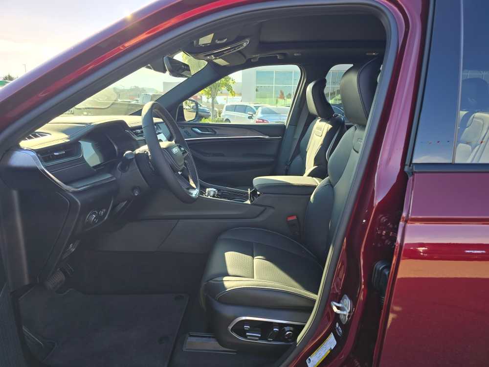 Thumbnail: 2025 Jeep Grand Cherokee - 9