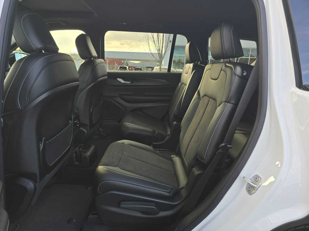 Thumbnail: 2025 Jeep Grand Cherokee L - 16