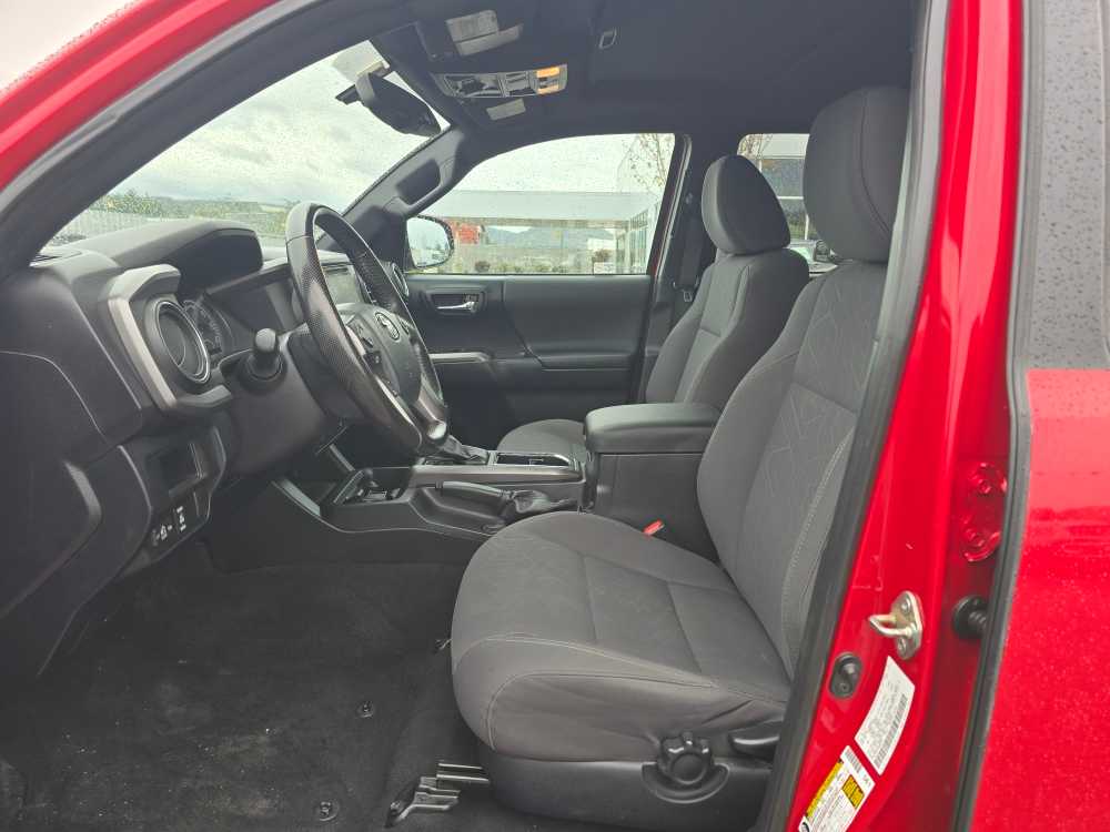 Thumbnail: 2016 Toyota Tacoma - 9