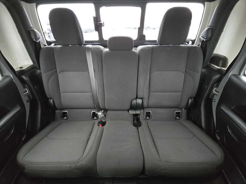 Thumbnail: 2023 Jeep Gladiator - 17