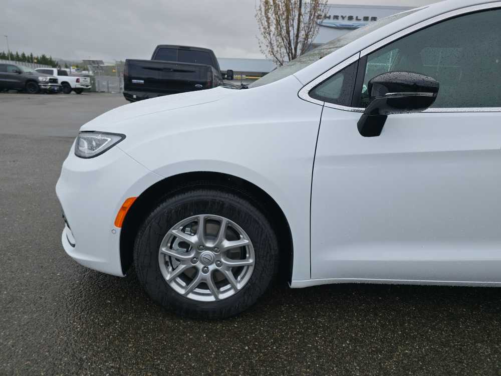 Thumbnail: 2026 Chrysler Pacifica - 19
