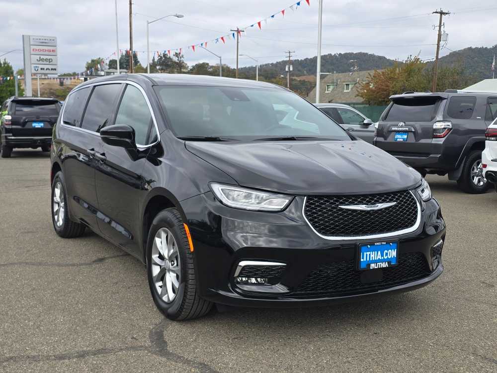 Thumbnail: 2026 Chrysler Pacifica - 7