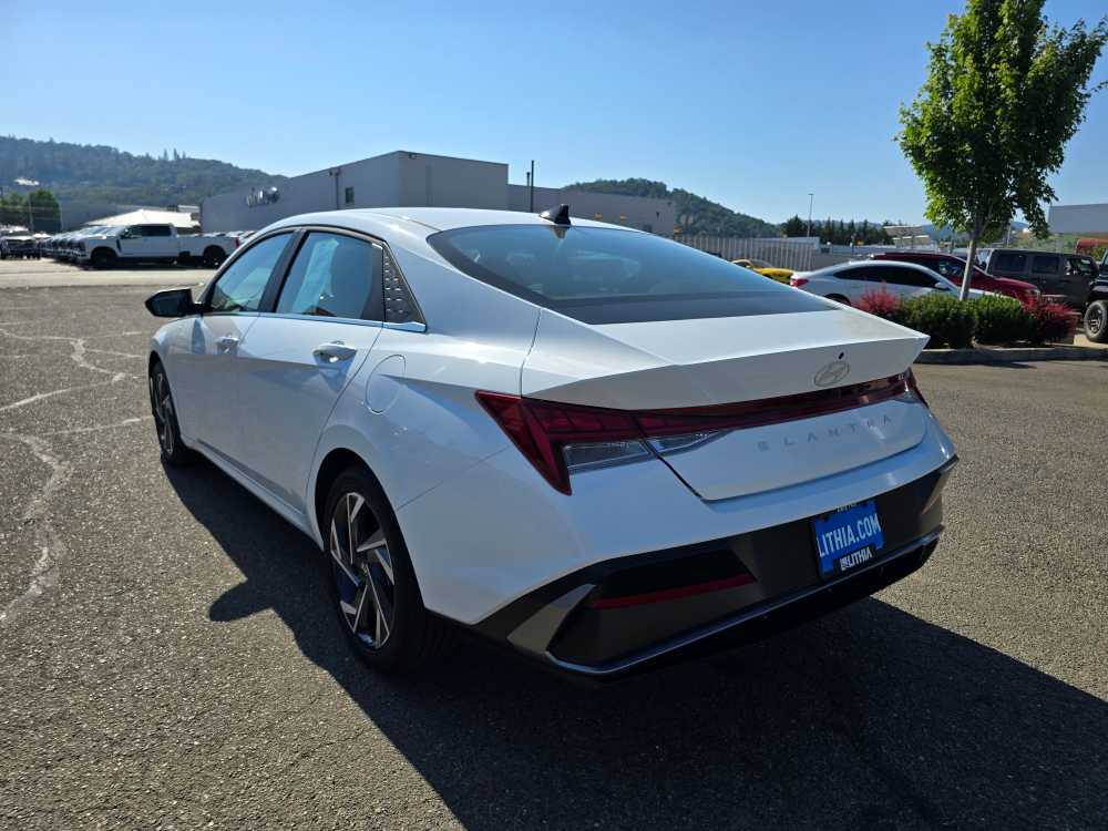 2024 Hyundai Elantra SEL 3