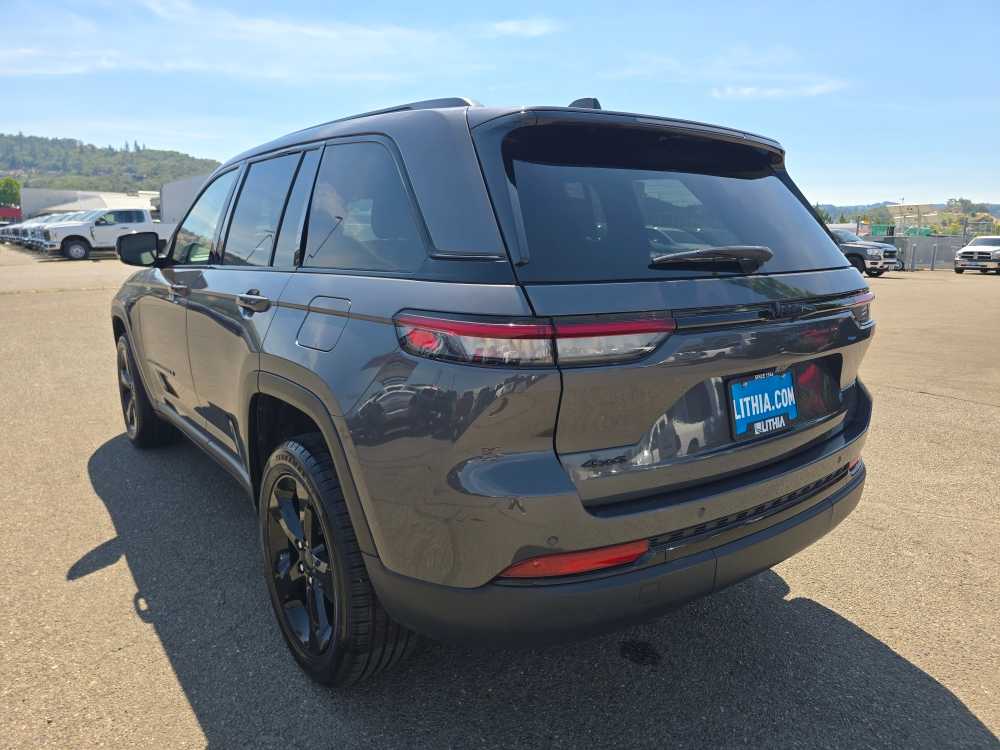 Thumbnail: 2023 Jeep Grand Cherokee - 2