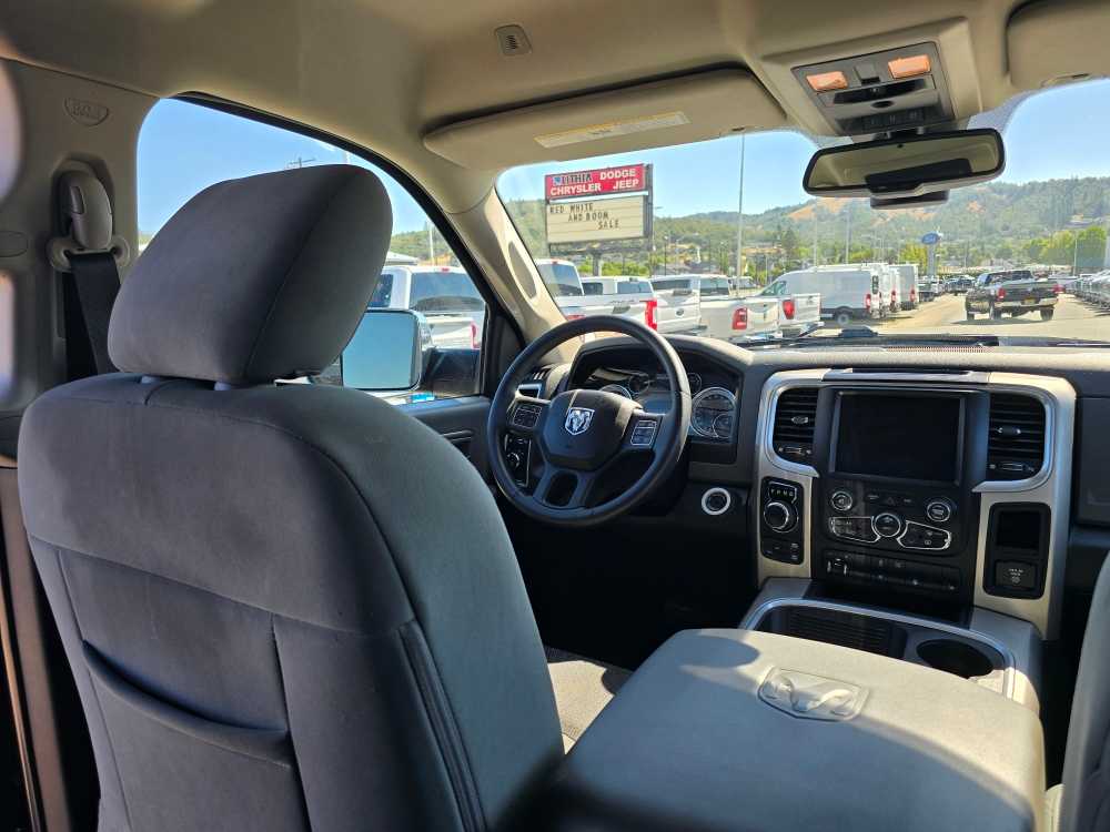 Thumbnail: 2019 RAM 1500 Classic - 10