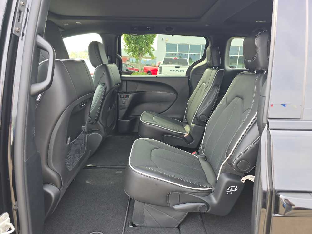 Thumbnail: 2026 Chrysler Pacifica - 16