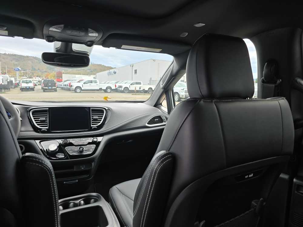 Thumbnail: 2026 Chrysler Pacifica - 14