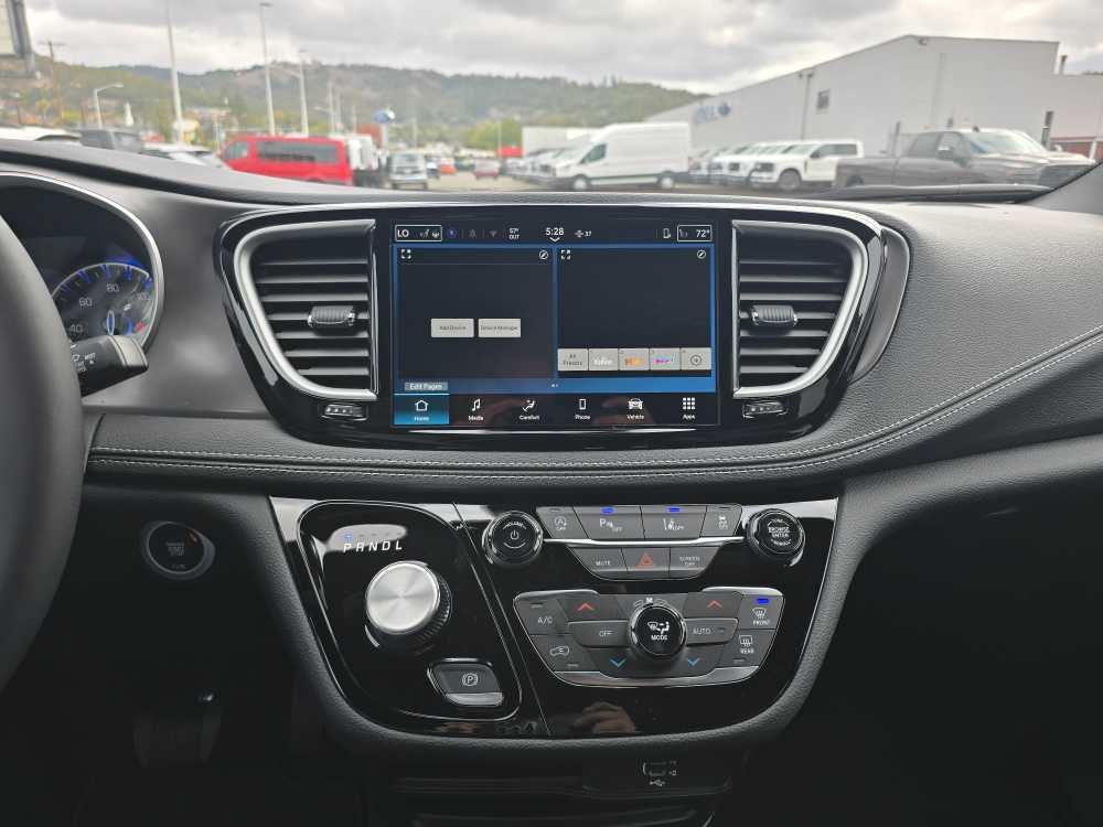 Thumbnail: 2026 Chrysler Pacifica - 12