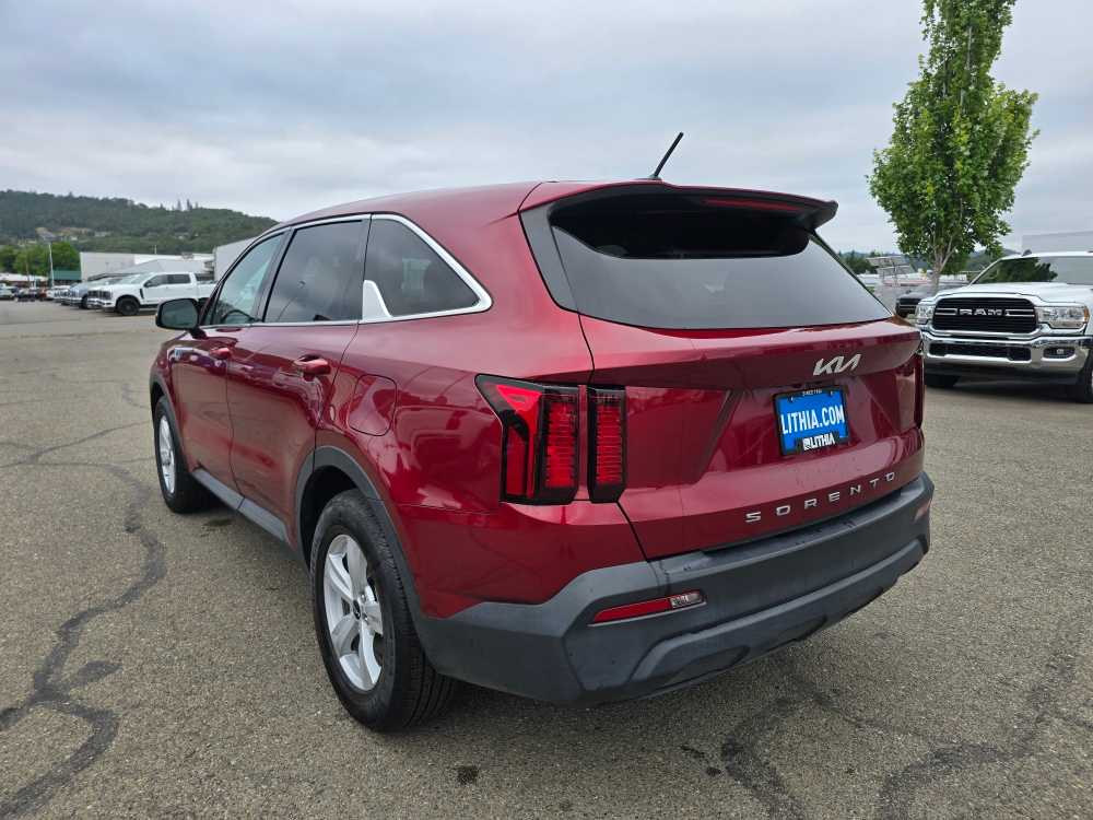2022 Kia Sorento LX 3