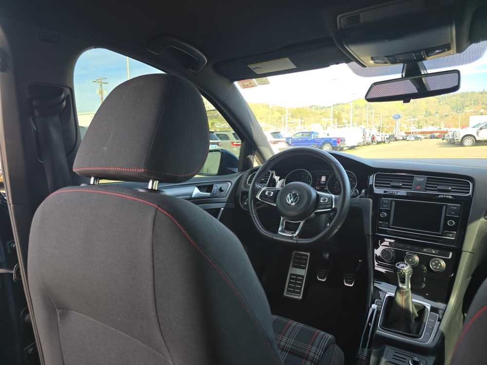 Thumbnail: 2019 Volkswagen Golf - 10