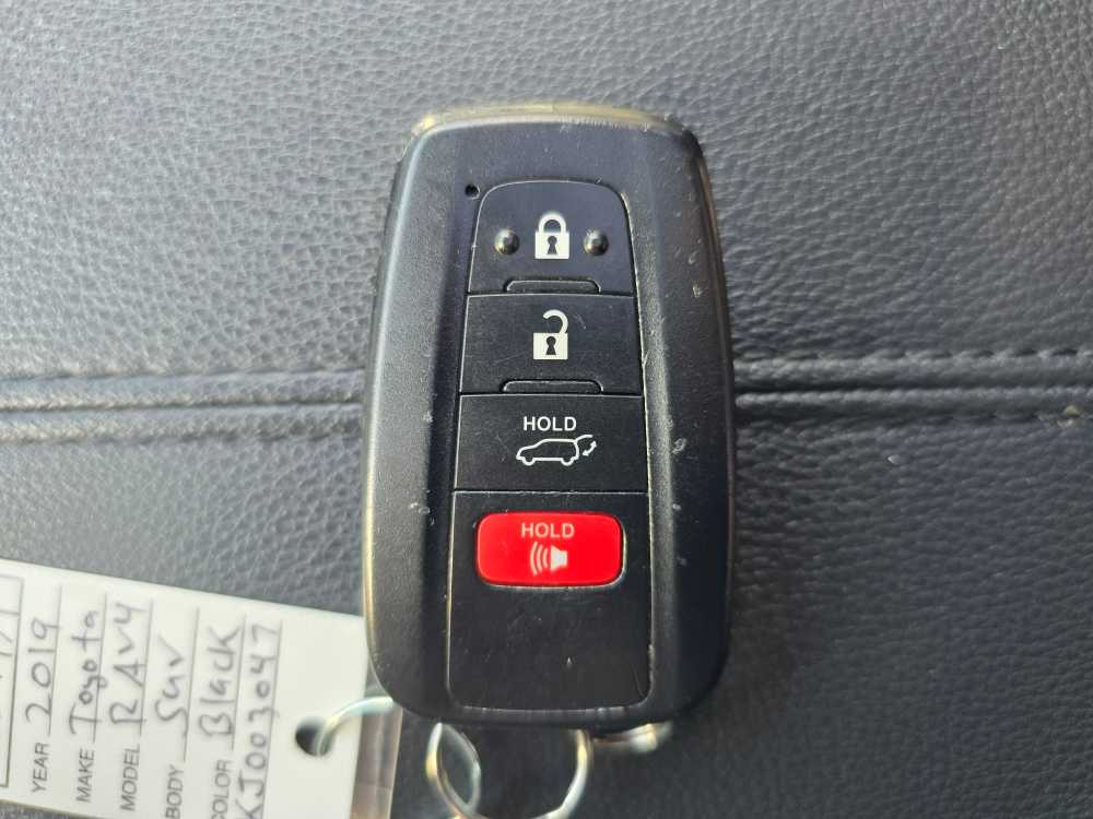 Thumbnail: 2019 Toyota RAV4 - 21