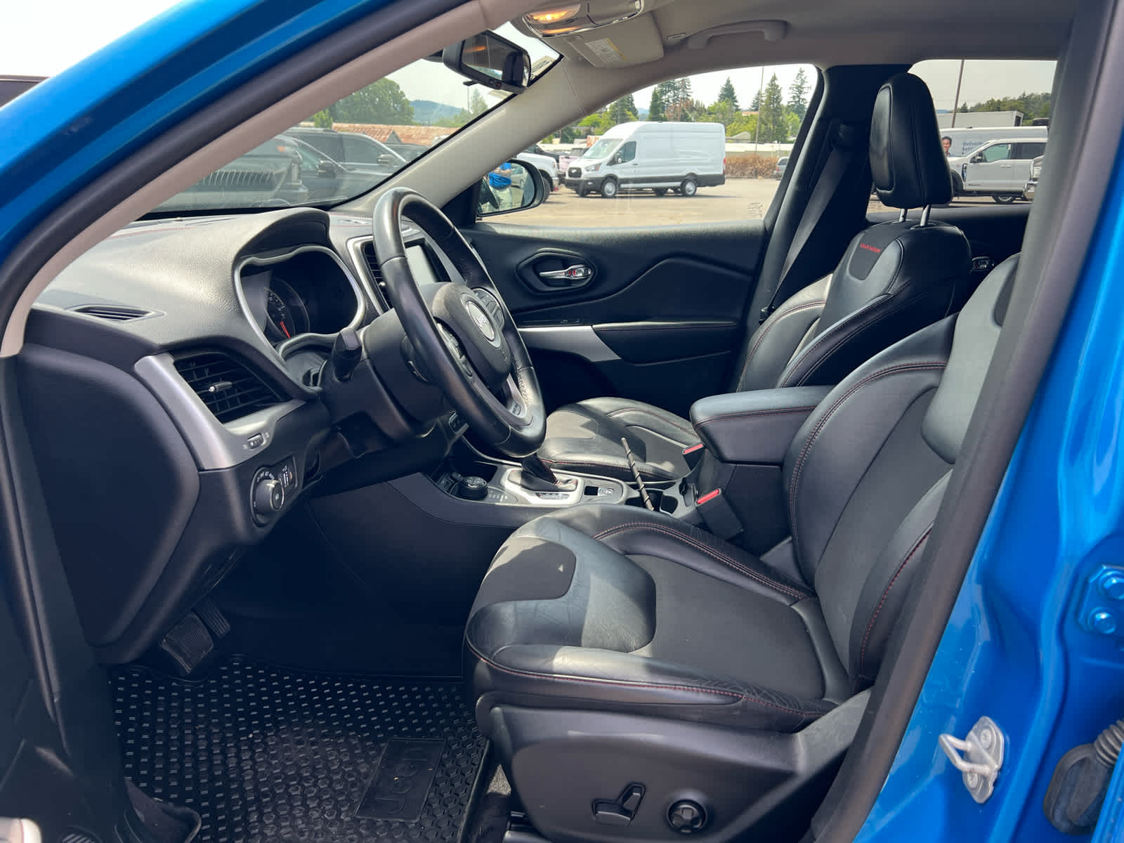 Thumbnail: 2018 Jeep Cherokee - 9