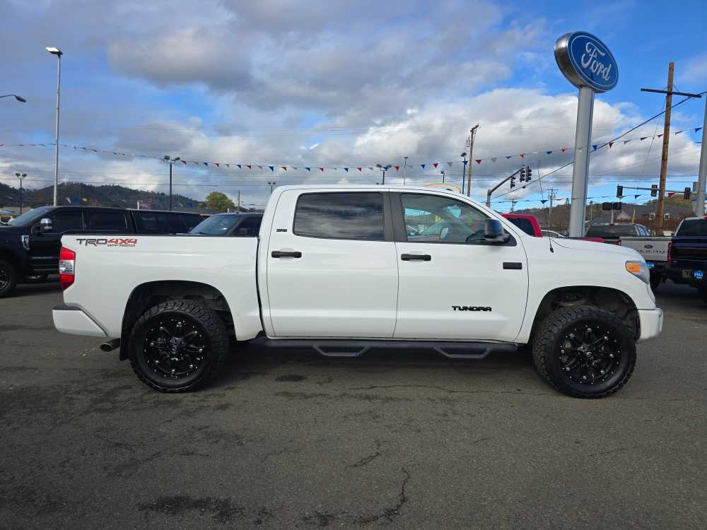 Thumbnail: 2016 Toyota Tundra - 6