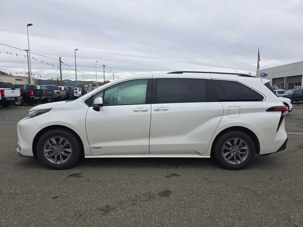 Thumbnail: 2021 Toyota Sienna - 2