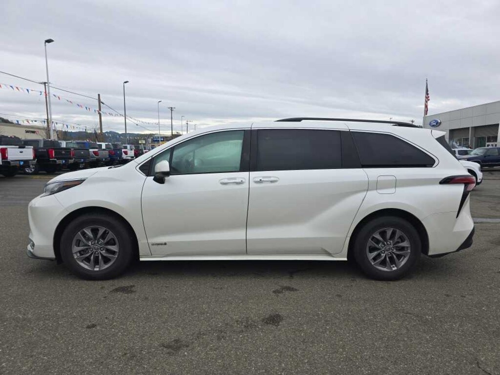 Certified 2021 Toyota Sienna XLE 8 Passenger Van