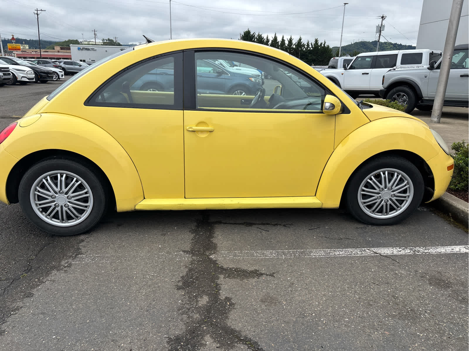 Thumbnail: 2010 Volkswagen New Beetle - 6