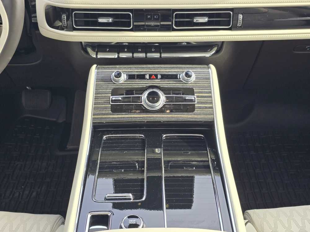 Thumbnail: 2024 Lincoln Aviator - 12