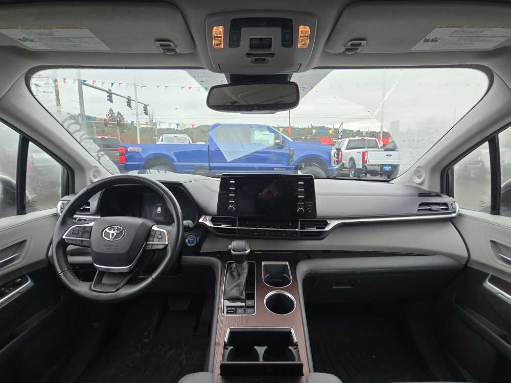 Thumbnail: 2021 Toyota Sienna - 15