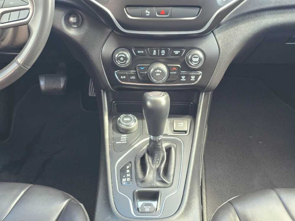 Thumbnail: 2020 Jeep Cherokee - 13