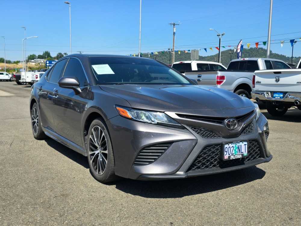 2019 Toyota Camry SE 4