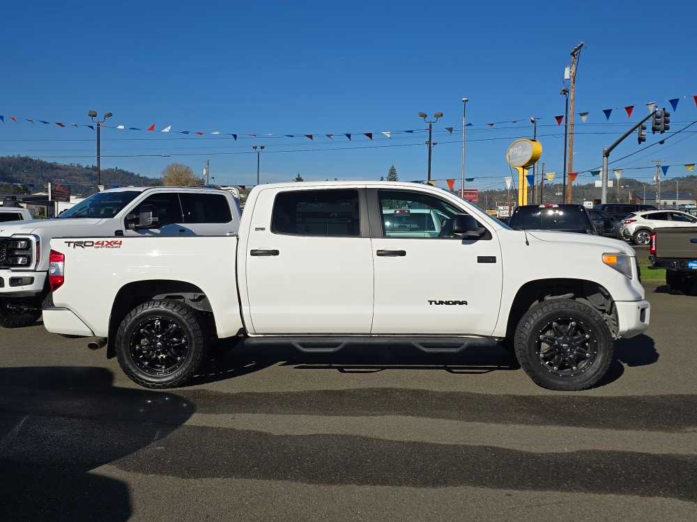 Thumbnail: 2016 Toyota Tundra - 6