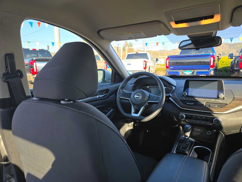 Thumbnail: 2023 Nissan Altima - 10