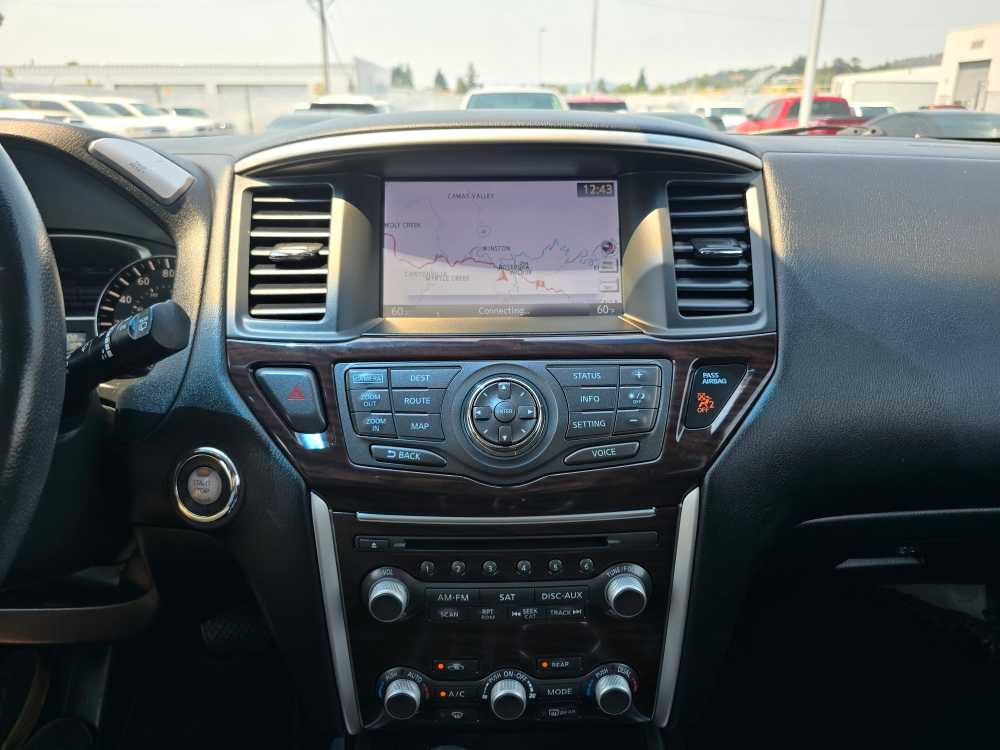Thumbnail: 2015 Nissan Pathfinder - 12