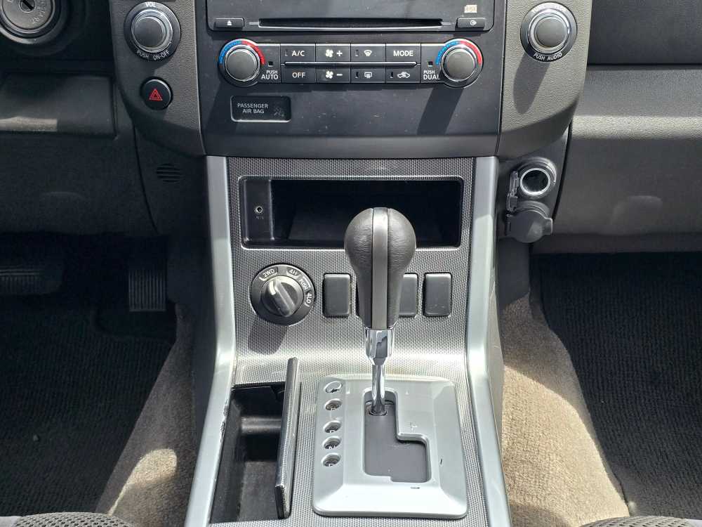 2011 Nissan Pathfinder SV 13