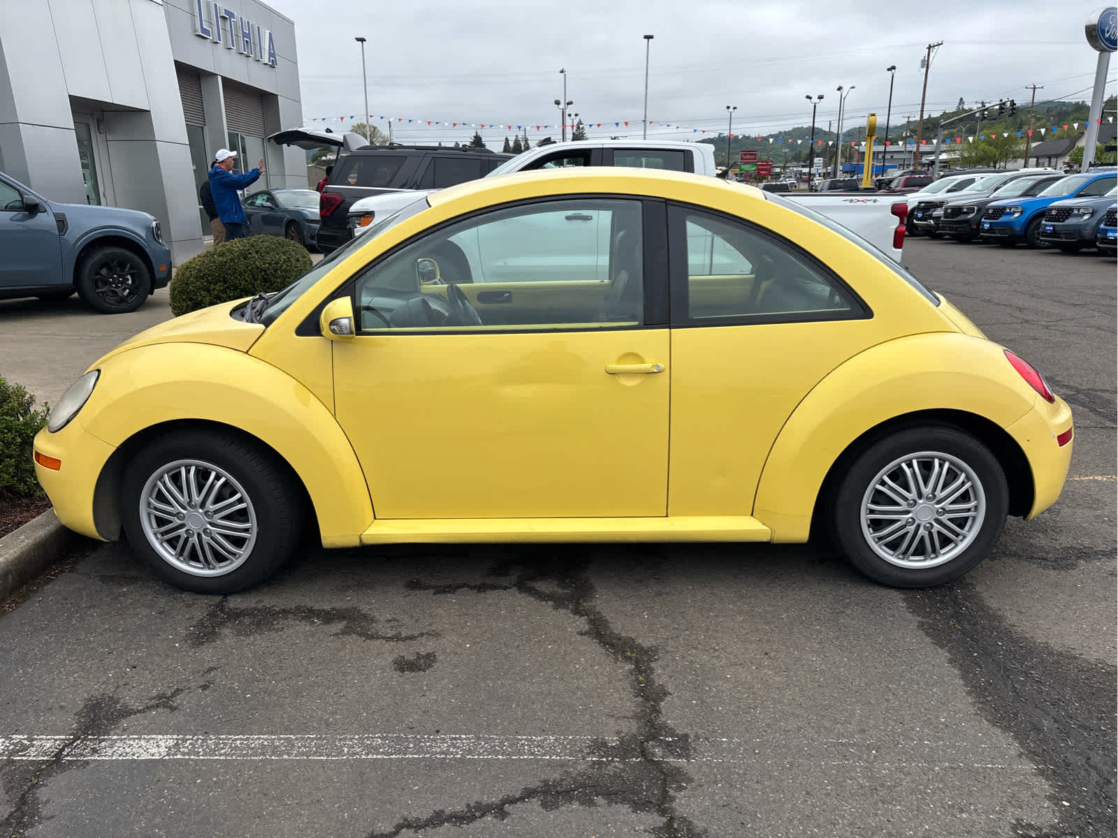 Thumbnail: 2010 Volkswagen New Beetle - 2