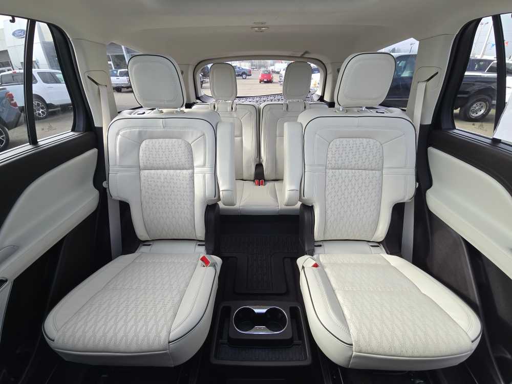 Thumbnail: 2024 Lincoln Aviator - 17