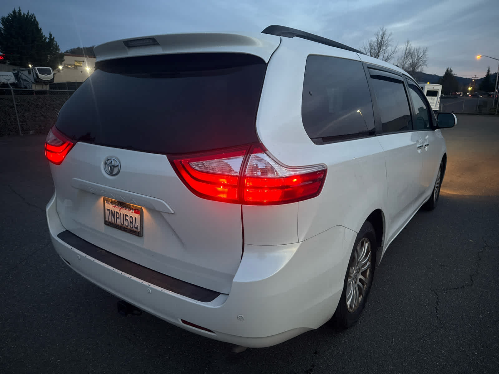 Thumbnail: 2015 Toyota Sienna - 9