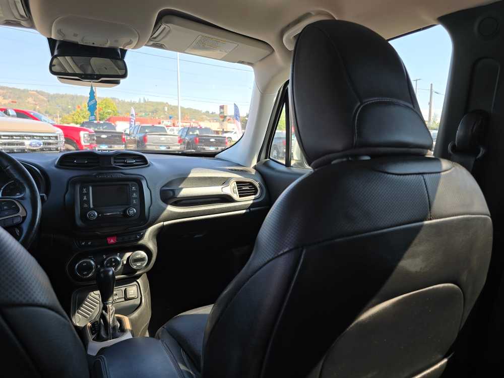 Thumbnail: 2016 Jeep Renegade - 14
