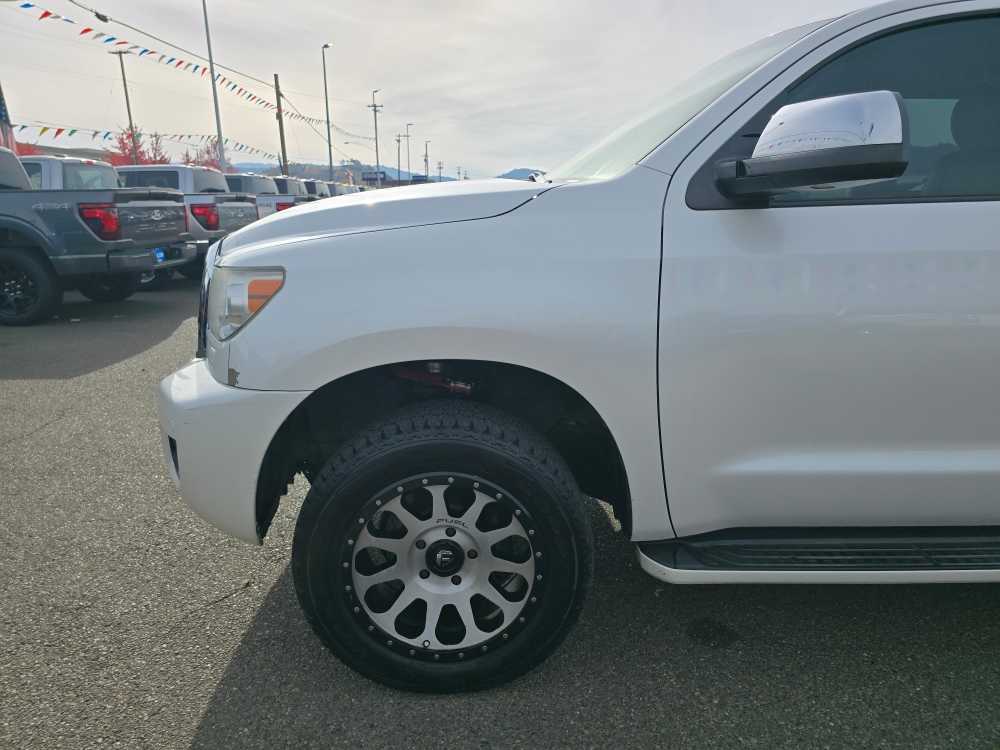 Thumbnail: 2016 Toyota Sequoia - 19