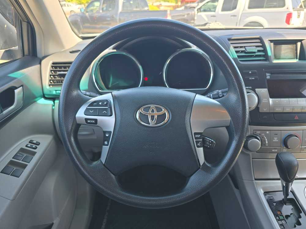 Thumbnail: 2012 Toyota Highlander - 11