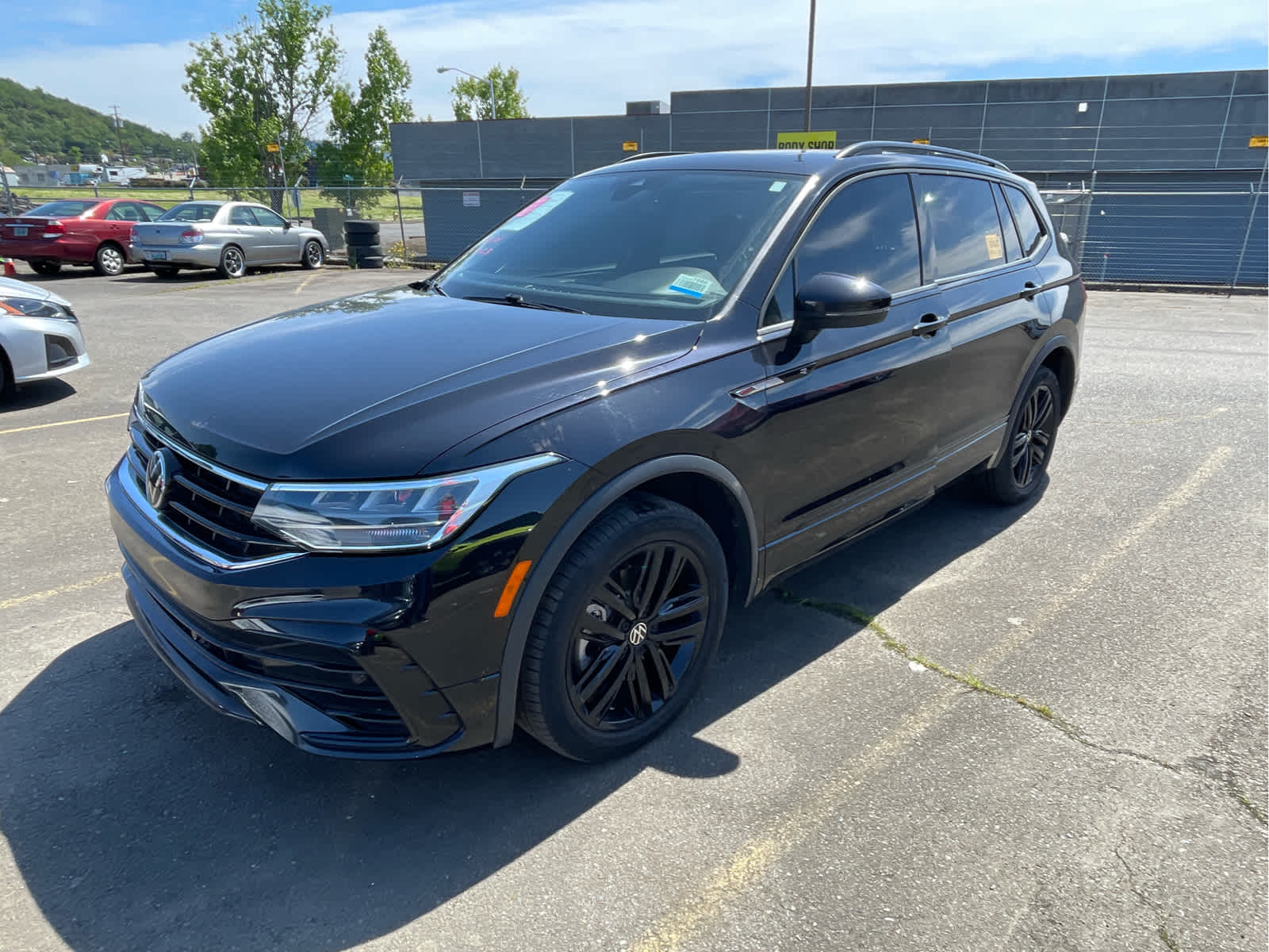 Thumbnail: 2022 Volkswagen Tiguan - 8