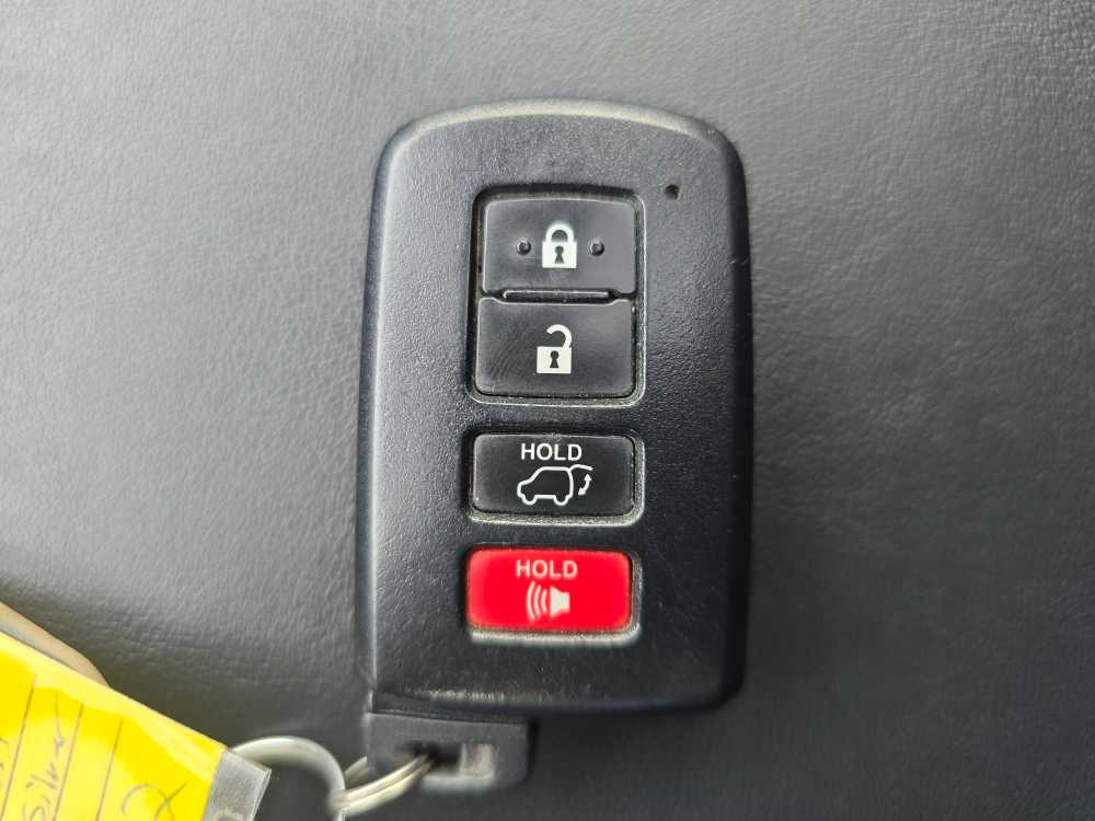 Thumbnail: 2015 Toyota RAV4 - 21