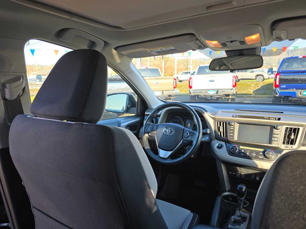 Thumbnail: 2018 Toyota RAV4 - 10