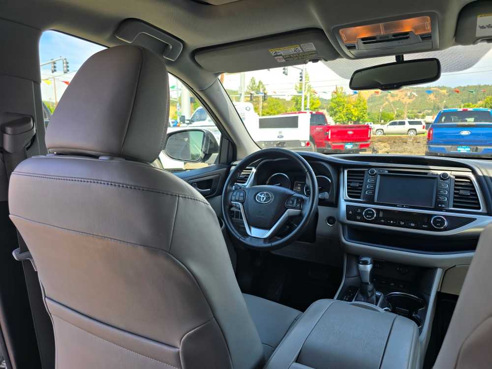 Thumbnail: 2015 Toyota Highlander - 10